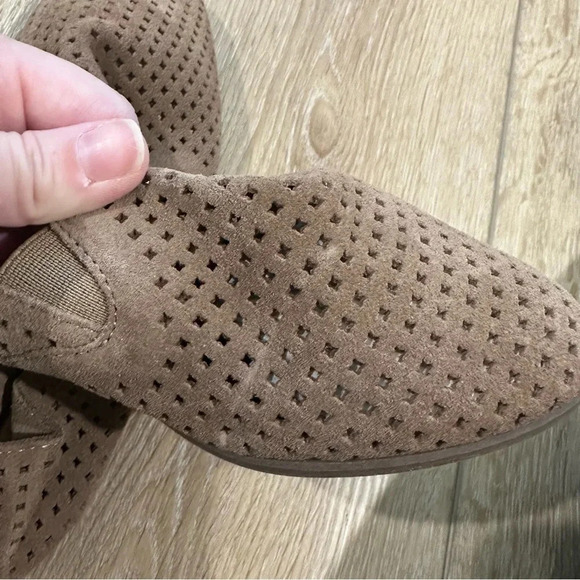 Lucky Brand Women's Tan Carthy Suede Loafer Flat Size 6 NWOT - Picture 8 of 12